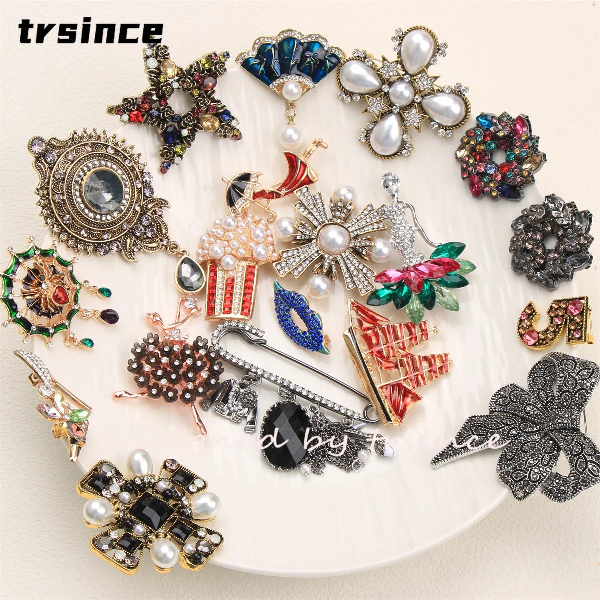 Exquisite New Creative Women Men Crystal Badges Vintage Baroque Brooch High-end Lady Clothing Coat Rhinestone Pin Corsages