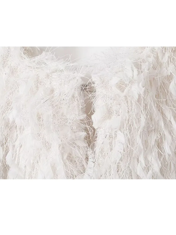 

HH Female Chic Warm Coats Solid O-Neck Long Sleeves Feather Decoration Covered Buttons Woman's New Fashion Winter Jackets