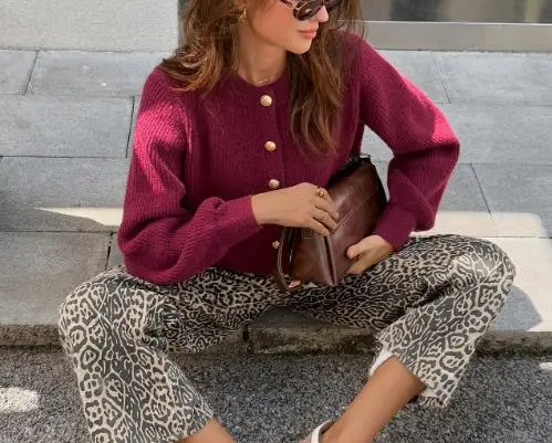 

Women's Long Sleeved Cardigan Sweater Button Detail Leisure Vacation Style Autumn Winter 2025 Collection