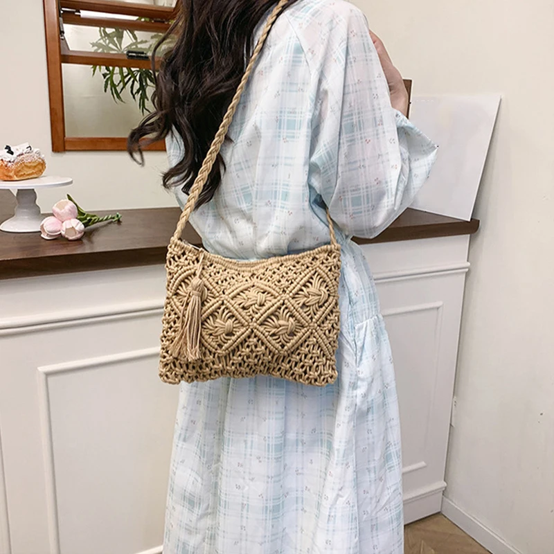 

Handwoven Shoulder Bag for Women Crossbody Bag with Zipper Tassel Details Beach Bag for Travel