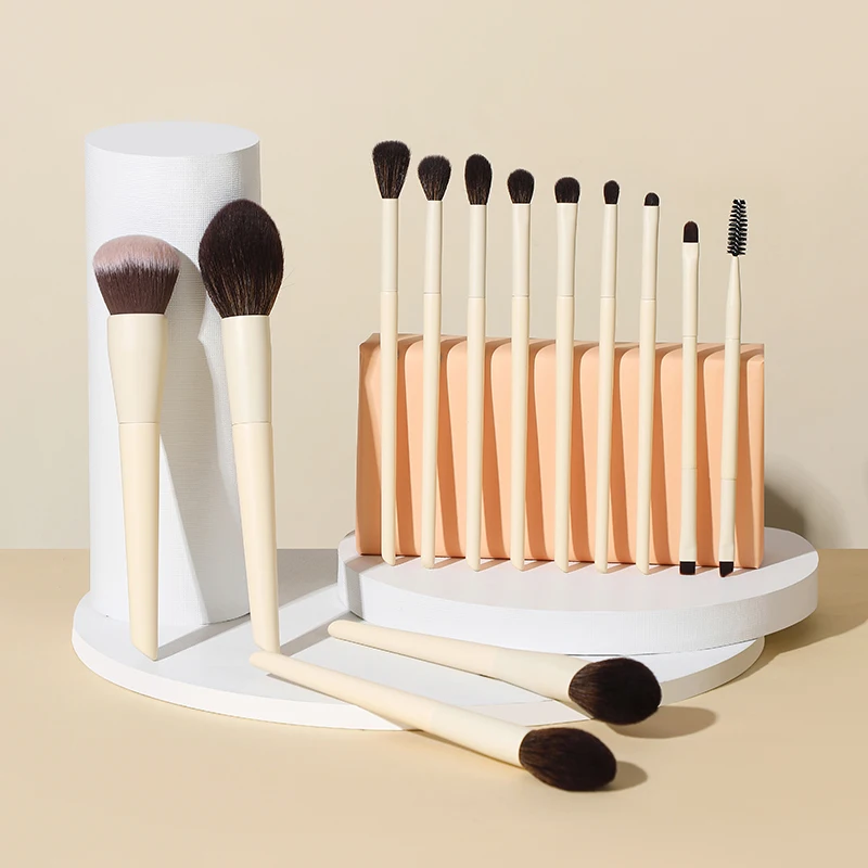 13 Piece Soft Bristles Makeup Brush Kit With Wooden Handles For Powder Eyeshadow Blending And Foundation Professional Beauty