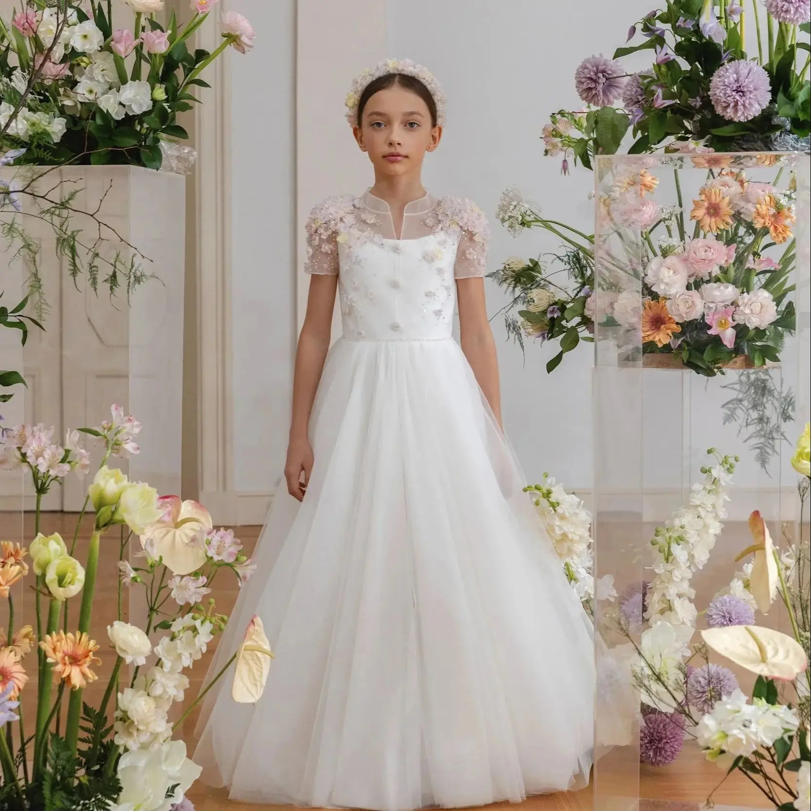 Białe sukienki dla dziewczynek na wesele, koronkowe aplikacje, krótkie rękawy, sukienki dla dziewczynek na sesje zdjęciowe, sukienki na Pierwszą Komunię Świętą, szyte na miarę.