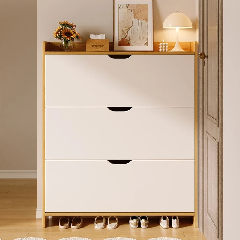 

Шкаф для обуви из массива дерева с дверцами, большой вместимости, многоуровневый, с закрытыми секциями, узкий, с выдвижными ящиками-корзинами.