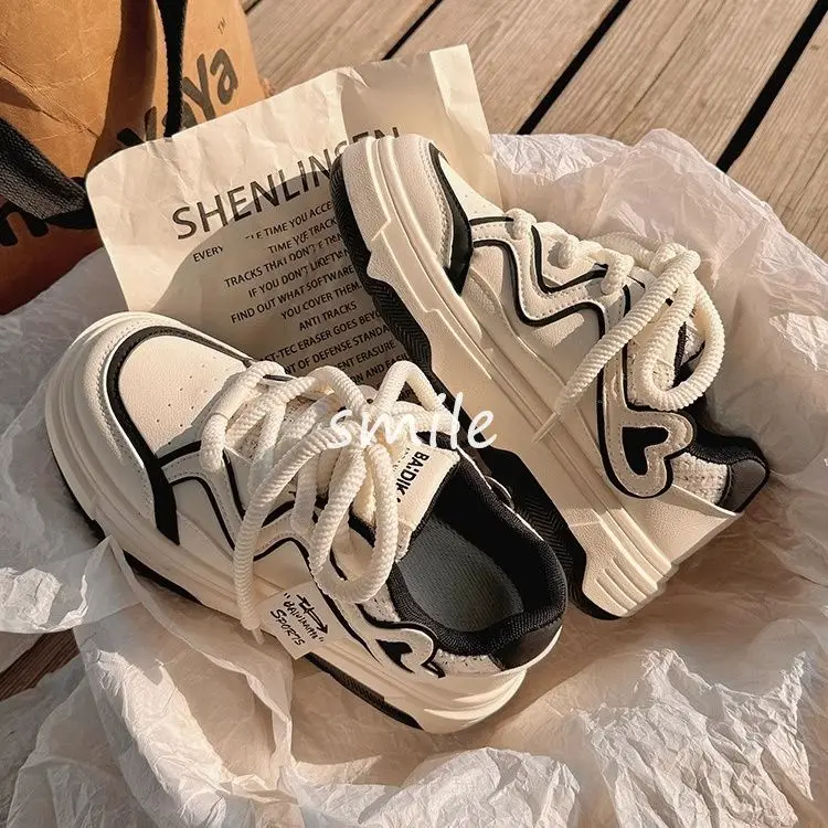 White Sneakers for Women Heart Platform Shoes Sports Tennis Female Flats Casual Vulcanize Korean Spring Summer Footwear
