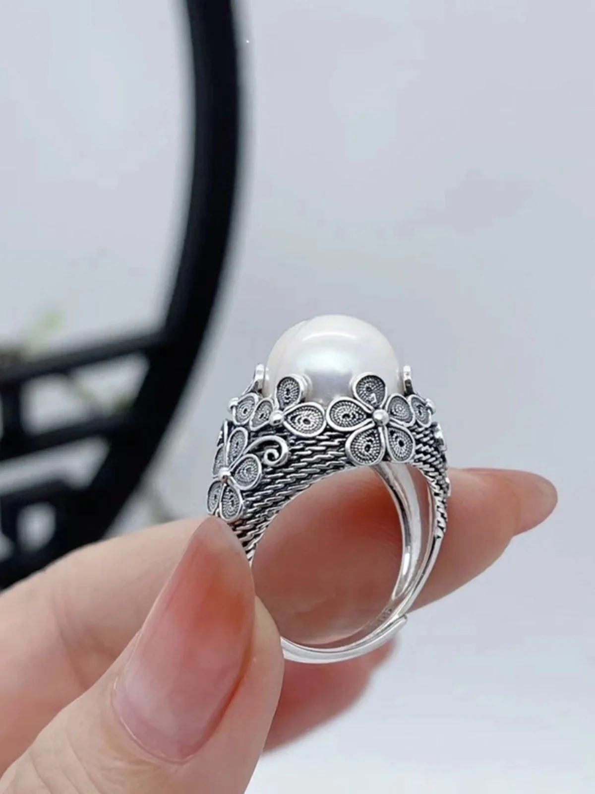HX New Retro Make Old Fashioned Flower Temperament Ring Female Literary Style Luxury High Level Opening Jewelry Accessories