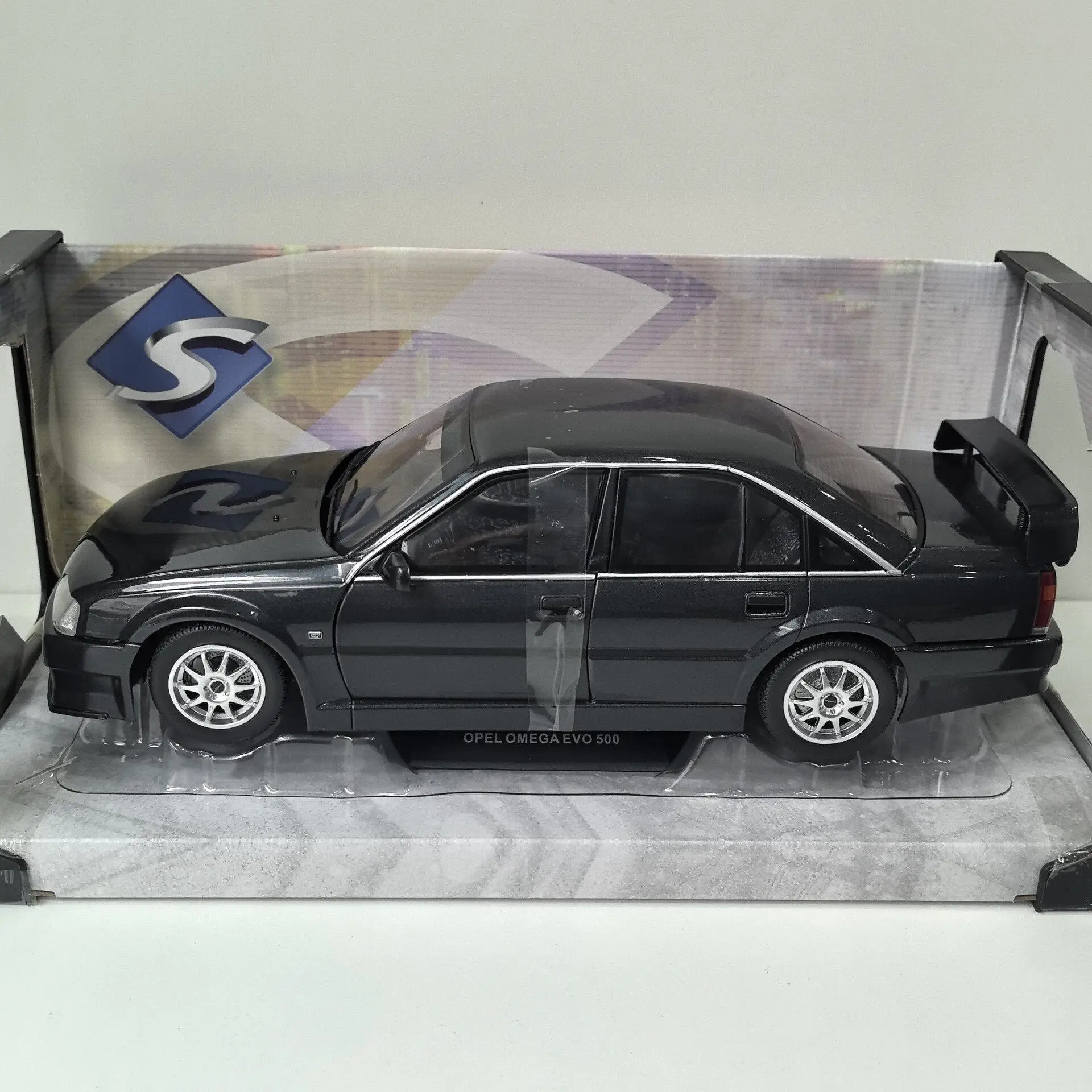 Picture 4: Paint Surface Defects SOLIDO Diecast 1/18 Scale OPEL OMEGA EVO 500 1990 71 Alloy Car Model