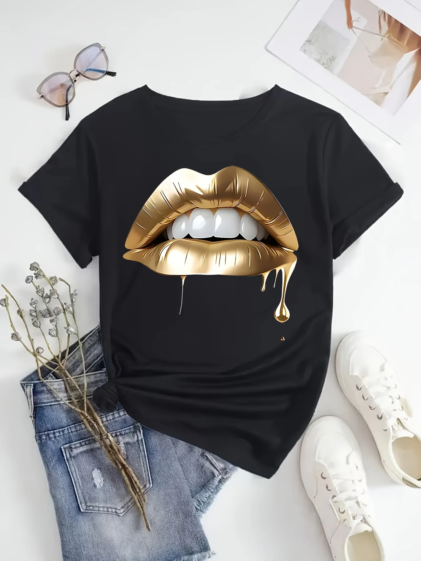 Golden Lips Pattern Print Comfortable Women's Short Sleeve T-shirt Casual Printed Women's T-shirt Patterned Women's Top