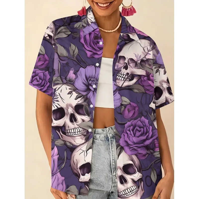 Camisa de manga corta para mujer, blanca con estampado de calavera y rosas moradas, botones blancos de una sola fila, estilo romántico oscuro, corte holgado, top informal