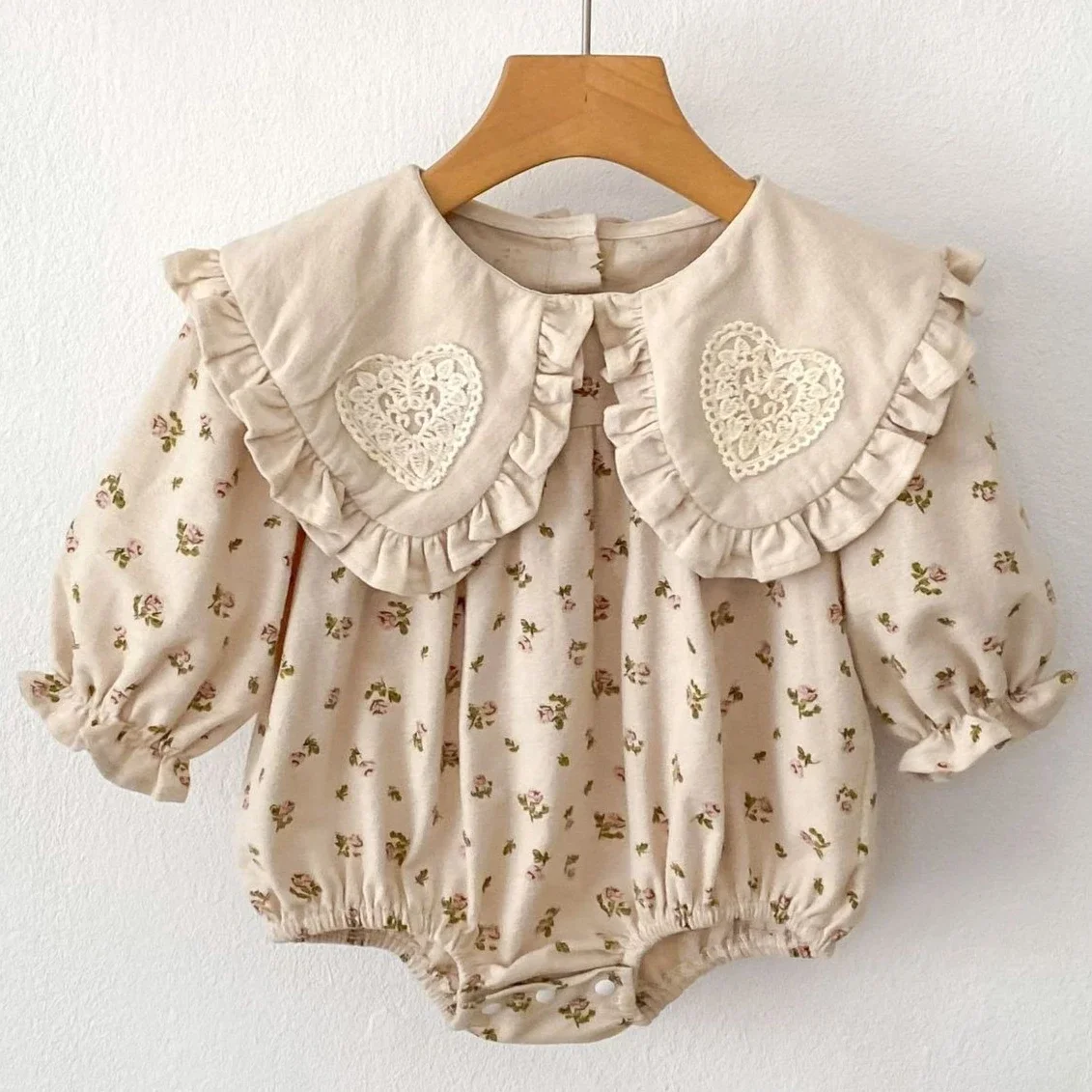 Girls Onesie 2026 Spring And Autumn New Childrens Clothing Girl Baby Fashion Cute Broken Flower Doll Collar Onesie Casual
