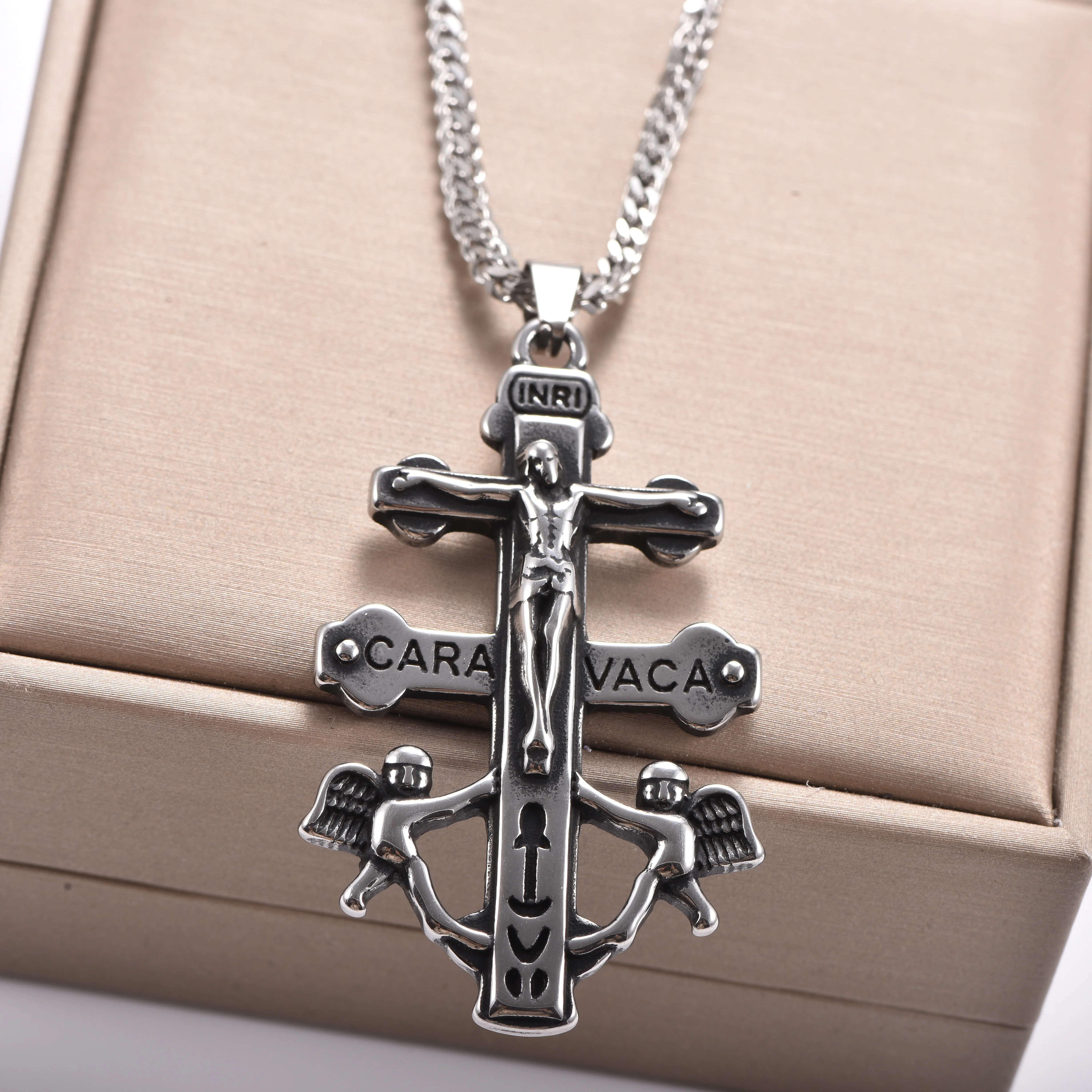 Edelstahl-Kreuzanhänger Vintage Jesus-Kruzifix-Charm mit Gravierten Engeln Religiöser Schmuck für Männer und Frauen – Detail 3