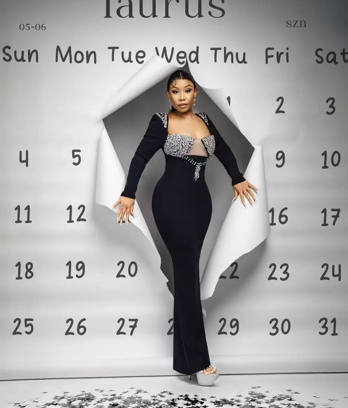 

Elegant Sexy Square Collar Luxury Heavy Embellished Diamond Hollow out Sleeve Gown Wrap Dress High Waist Tight Fit Evening Dress