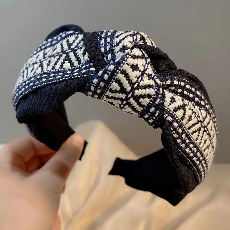 

Wide-Brimmed Retro Hong Kong-Style Headband Fashionable and Trendy Hair Accessory for Women Ethnic-Inspired Versatile Headpiece