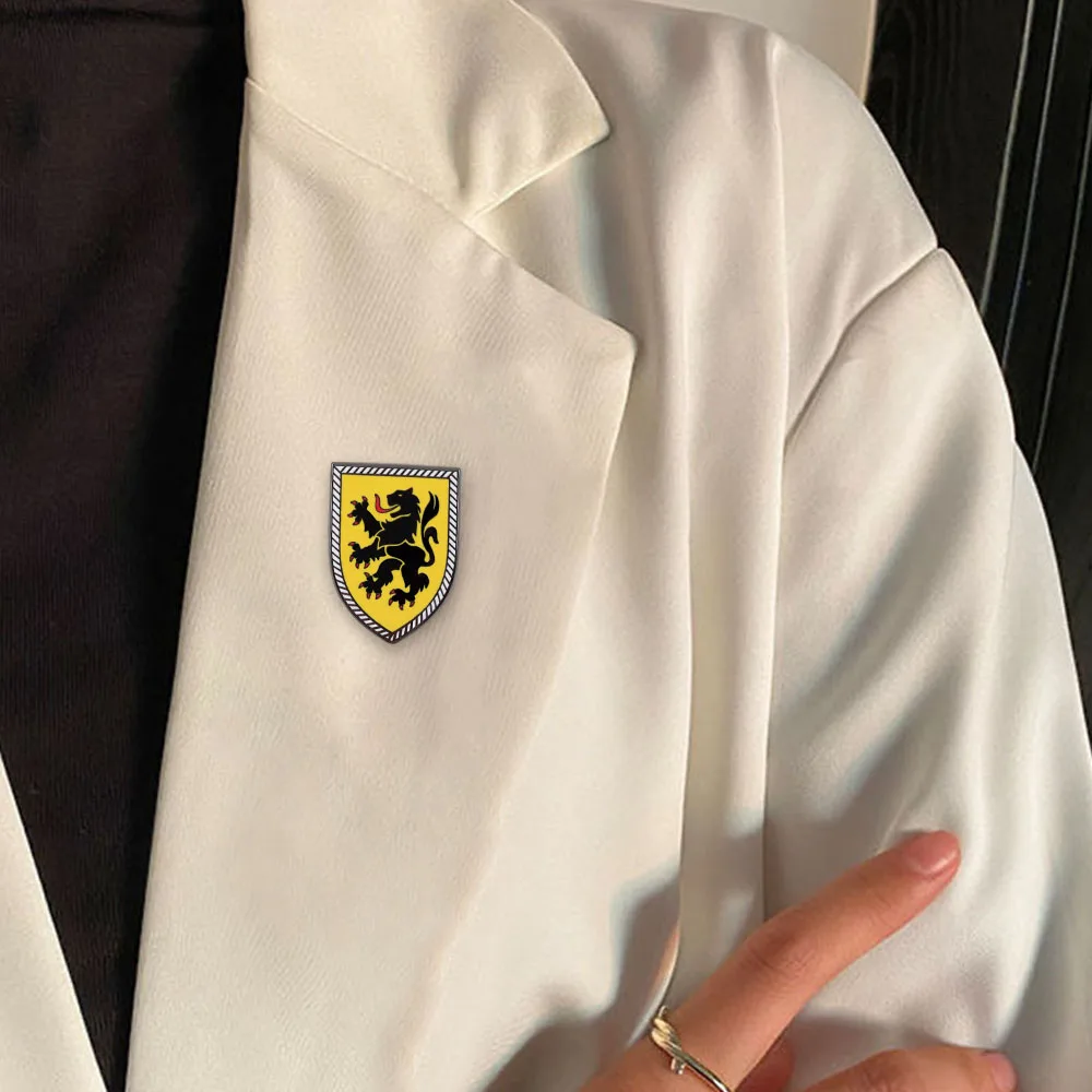 Flämischer Löwe Emaille-Pin Flandern Belgien Wappen-Brosche Deutscher Schwarzer Löwe auf Gelbem Schild Metall-Abzeichen Heraldischer Schmuck Geschenk – Detail 5