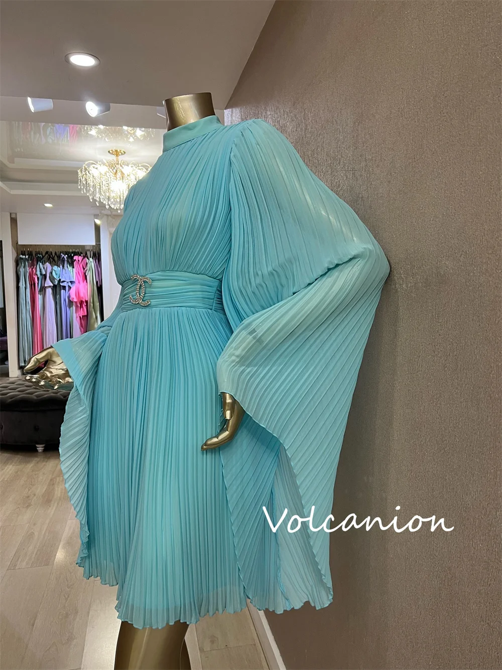 تخصيص أزياء الشيفون مطرزة الطية ألف خط الياقة العالية فساتين صغيرة مخصصة أحجام المناسبات المتاحة