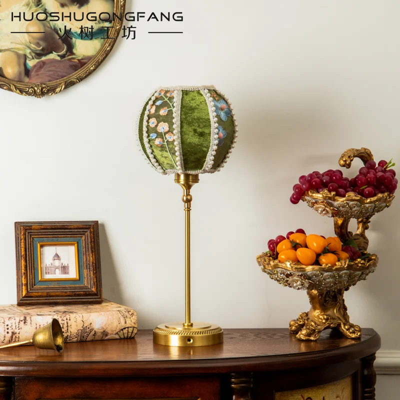 

Новая высококачественная настольная лампа для спальни, подарок на день рождения, прикроватная лампа, роскошная элитная лампа для свадебной комнаты, роскошная атмосферная лампа