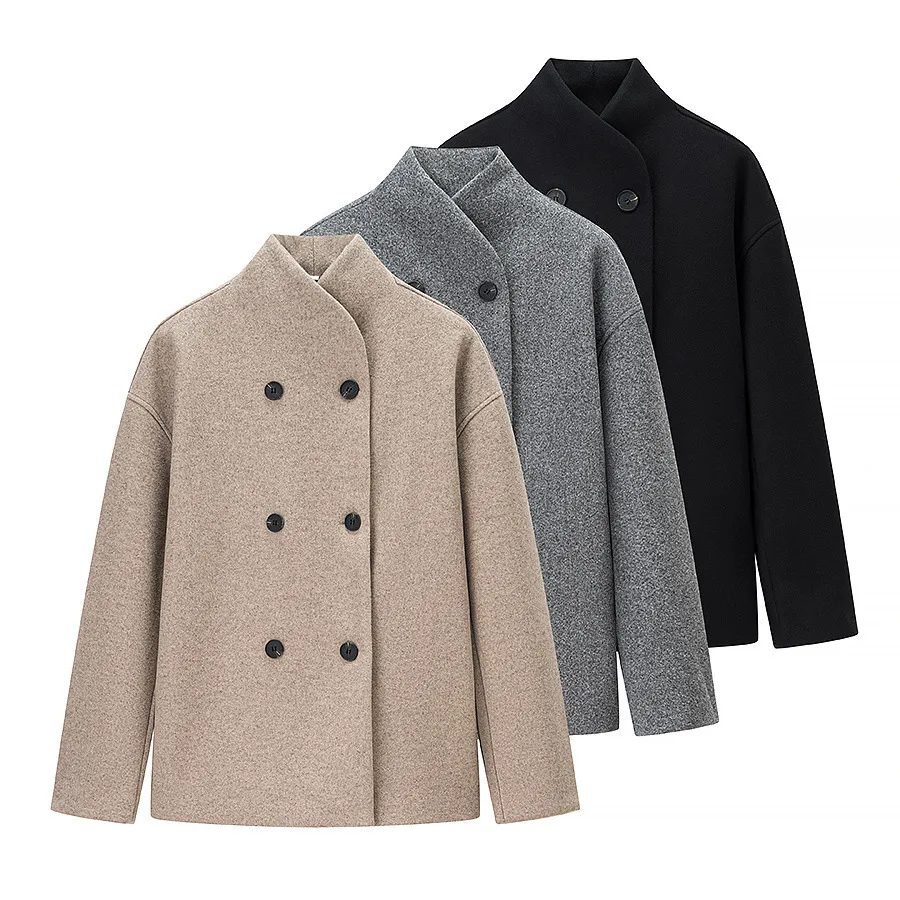 

Two looks, one chic coat. Our reversible two-tone wool blend, a versatile style essential.