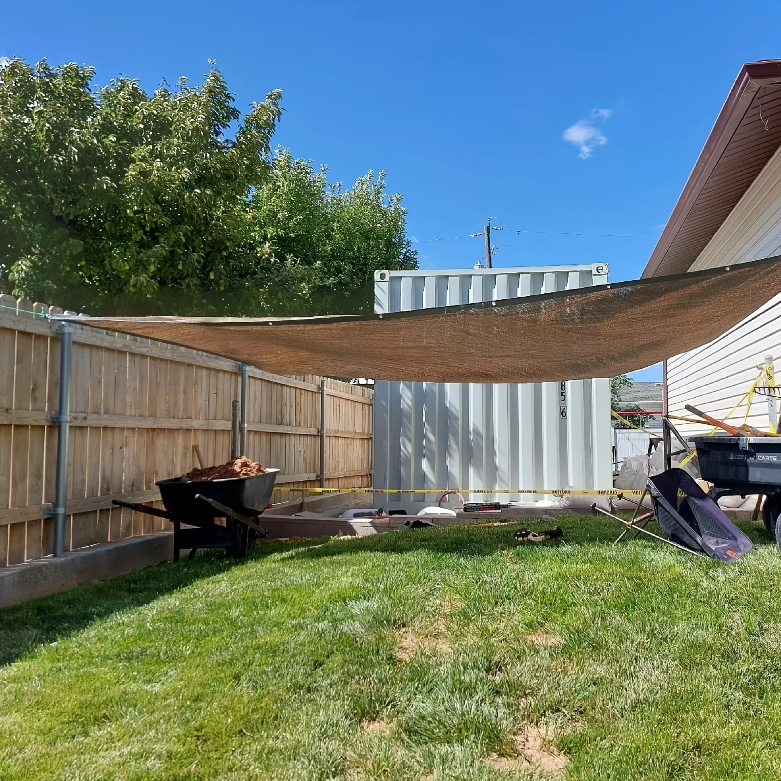 

Солнцезащитный козырек для гаража и теплоизоляционная сетка эффективно уменьшает температуру внутри гаража, защищает транспортные средства и предметы.