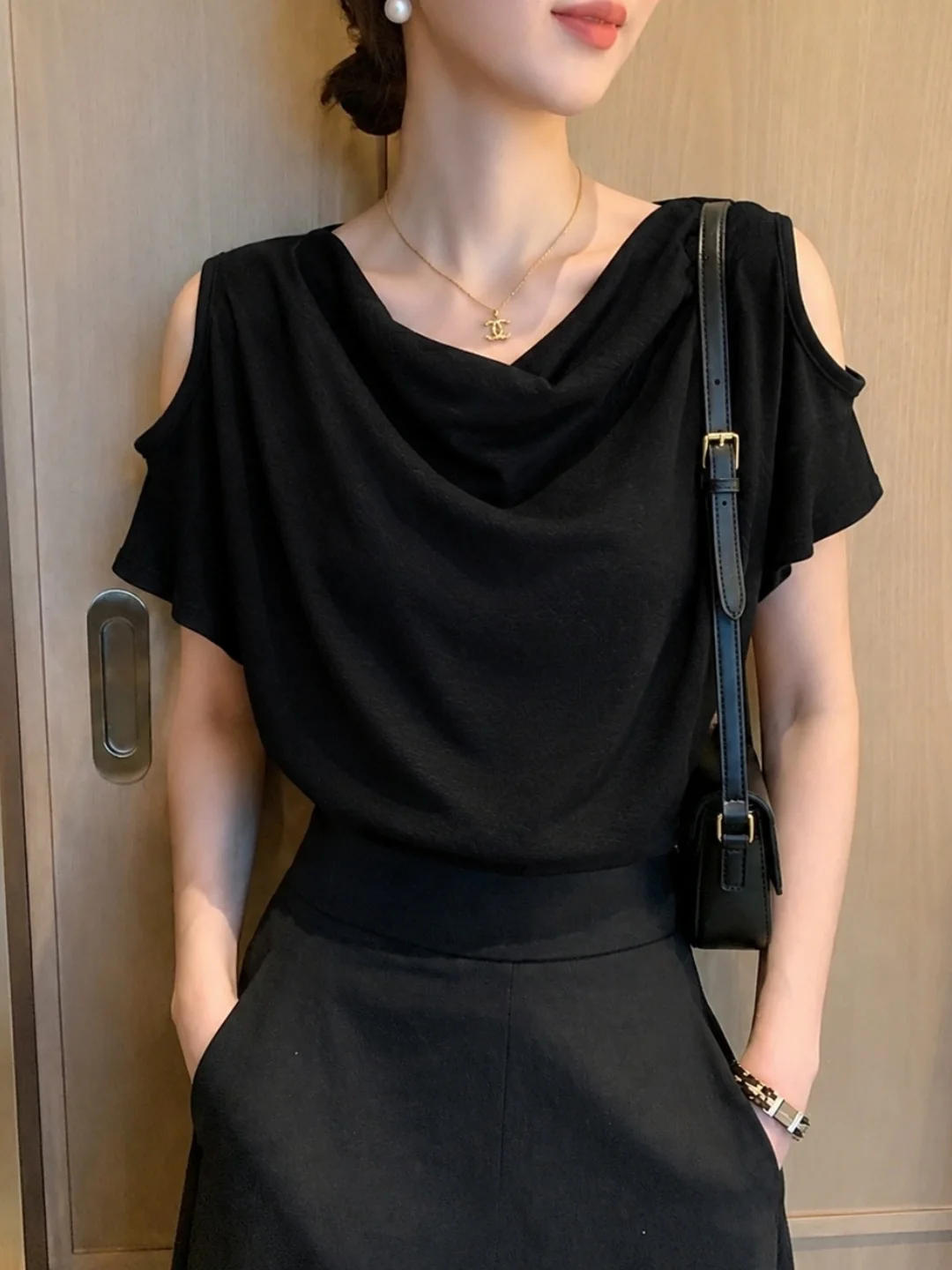 

Summer 2026 Women's Simple Pure Color Short Sleeve T-Shirt Shoulder Bared Elegant Design Commute Korean Style Straight Cut