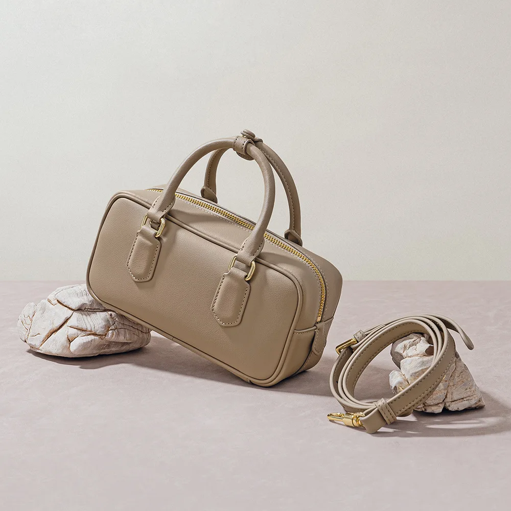 

Vintage Boston bowling bag, new niche design, pillow bag, fashionable genuine leather shoulder crossbody handbag