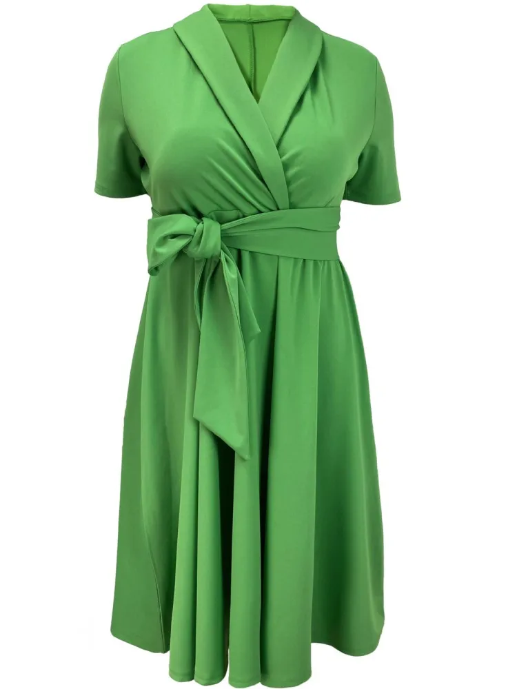 Plus Size Spring Summer New Green Matching V-Neck Short Sleeves Fashion Commuting Slim Fit Midi Length Elegant Style Dress