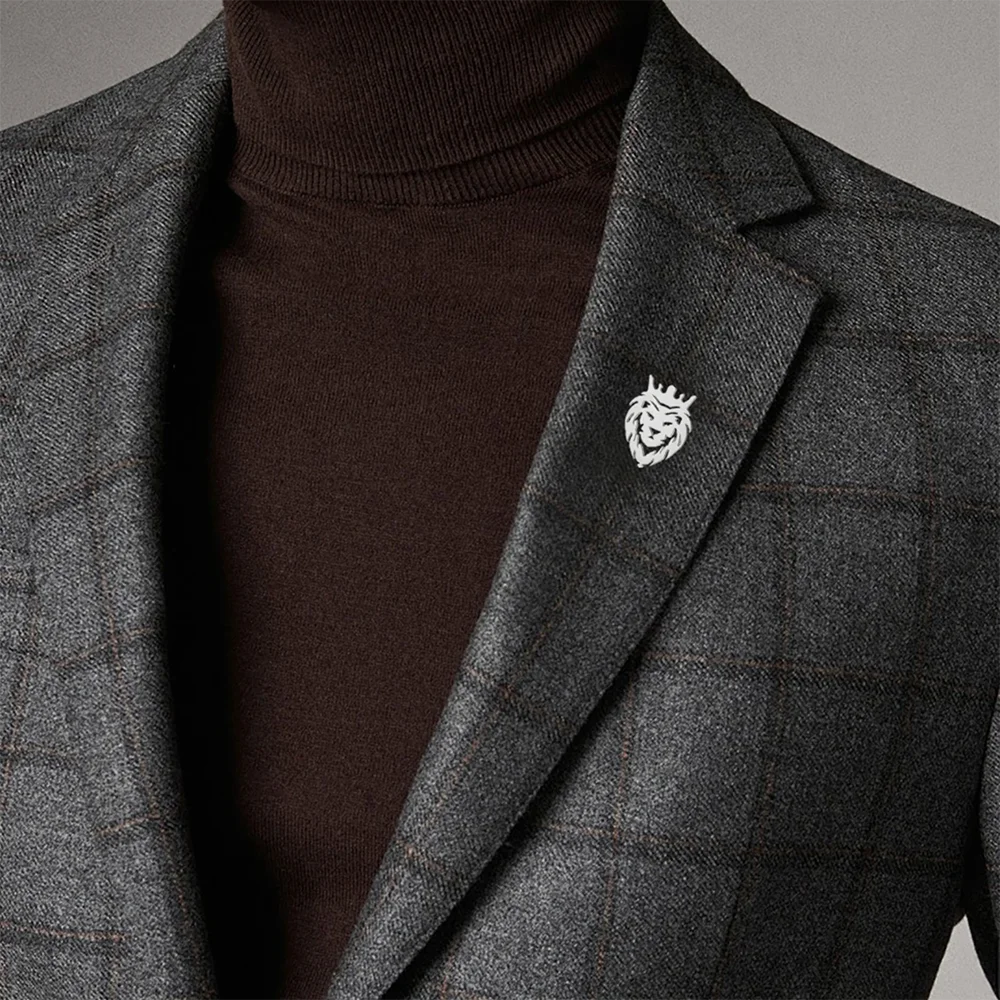 Skyrim Krone Löwe Brosche Männer Frauen Edelstahl Punk Tier Anzug Kragen Abzeichen Hochzeit Schmuck Geschenk
