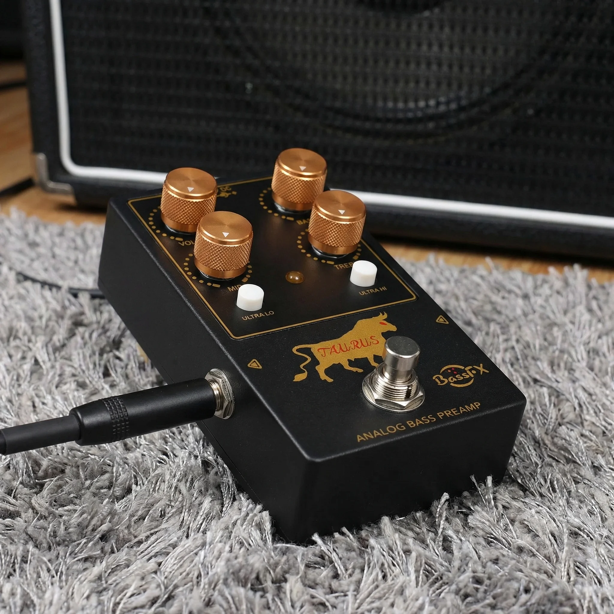 fanmuzk-taurus-classic-analog-bass-preamp-pedal-3-band-active-eq-ultra-hi-ultra-lo-toggle-switches-true-bypass-effect