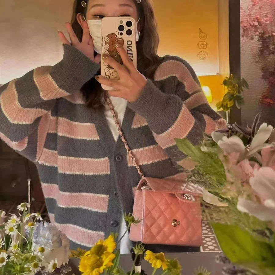 

Imitation Mink V-Neck Black Beige Stripe Knit Sweater 2023 New Autumn Winter Fashion Women Sweater Casual Loose Cardigan Sweater