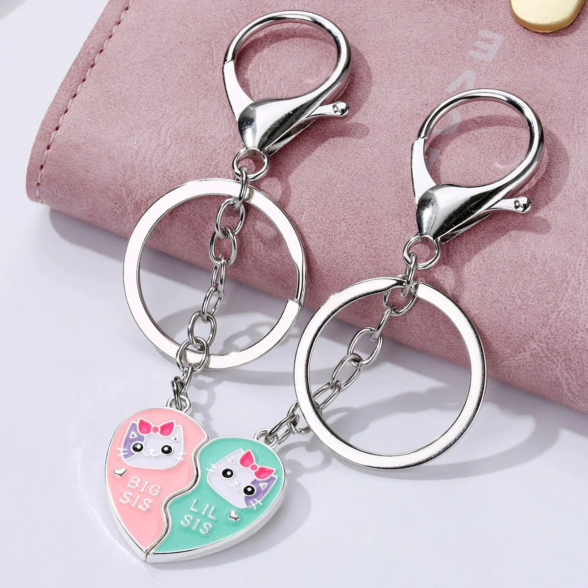 2 Stücke Katzen-Schlüsselanhänger „Große Schwester, Kleine Schwester“ für Familie oder beste Freundin, modischer, kreativer magnetischer Schmuck, Accessoires, Partygeschenk – Detail 2