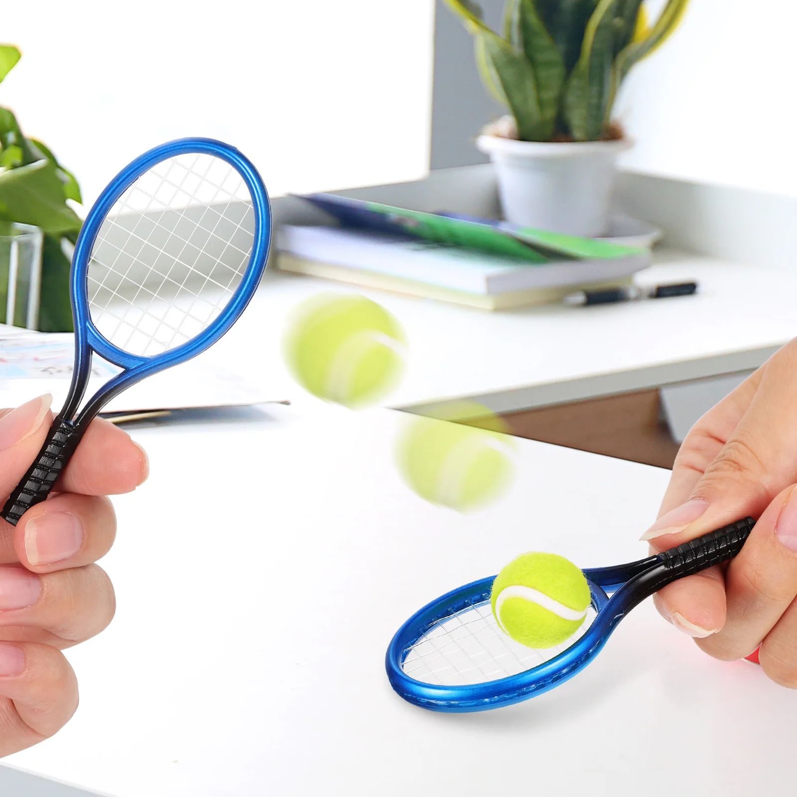 

4 set 4 Sets Mini Tennis Realistic Plastic Dollhouse Sport Racket Kids Balls Keychain Miniature Toy Gifts Commemorative Items