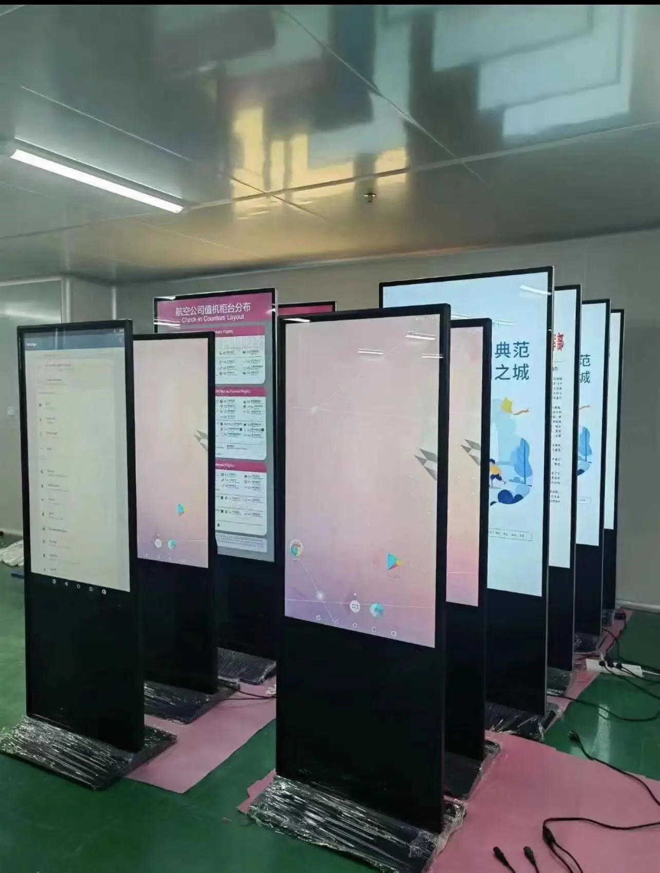 Totem con supporto da pavimento per display pubblicitario con schermo interattivo per sistema Android interno con segnaletica digitale LCD da 85 pollici