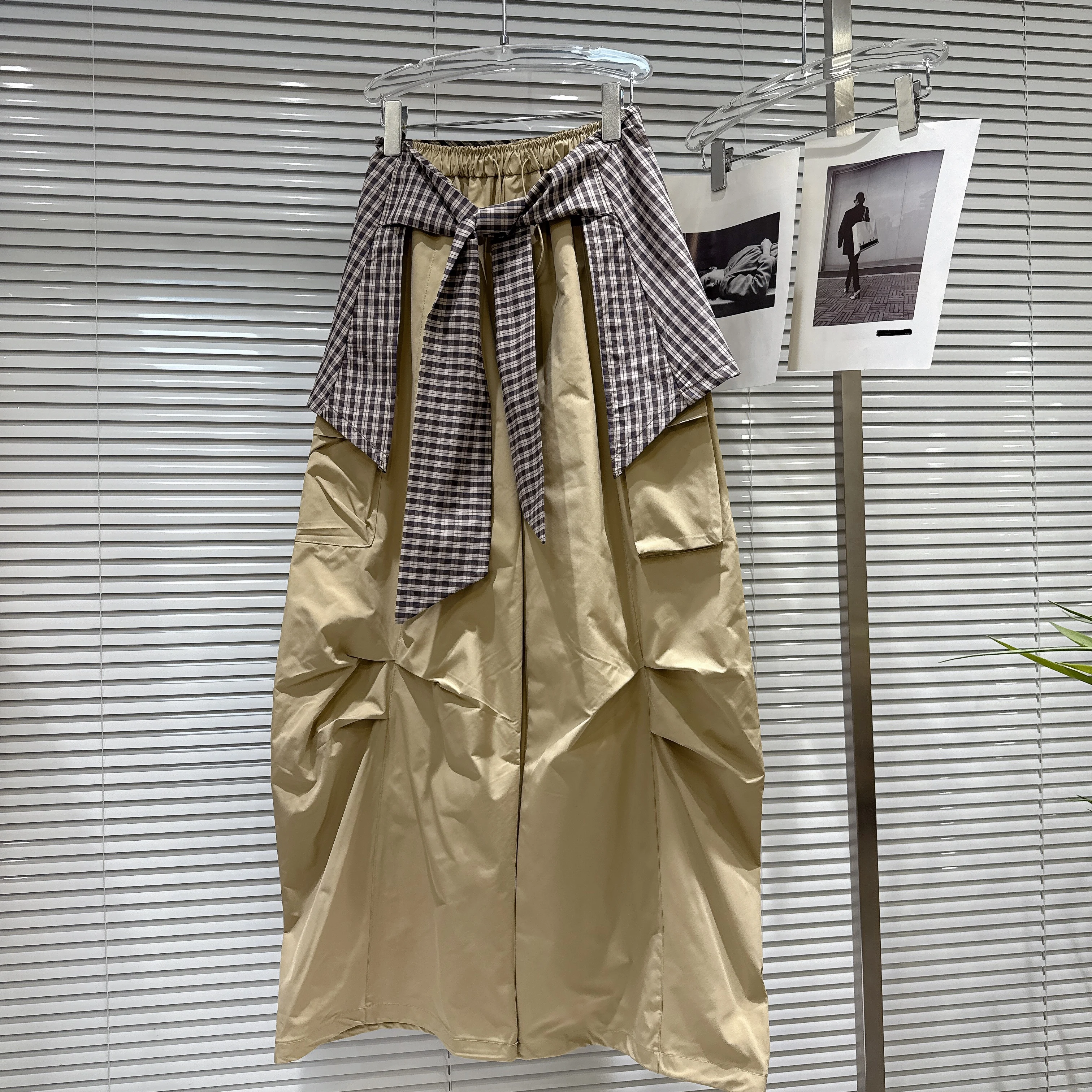 

2025 Autumn New Arrival: Sweet & Edgy Spice Girl Cargo Wide-Leg Pants with Plaid Shawl Tie & Pocket Details
