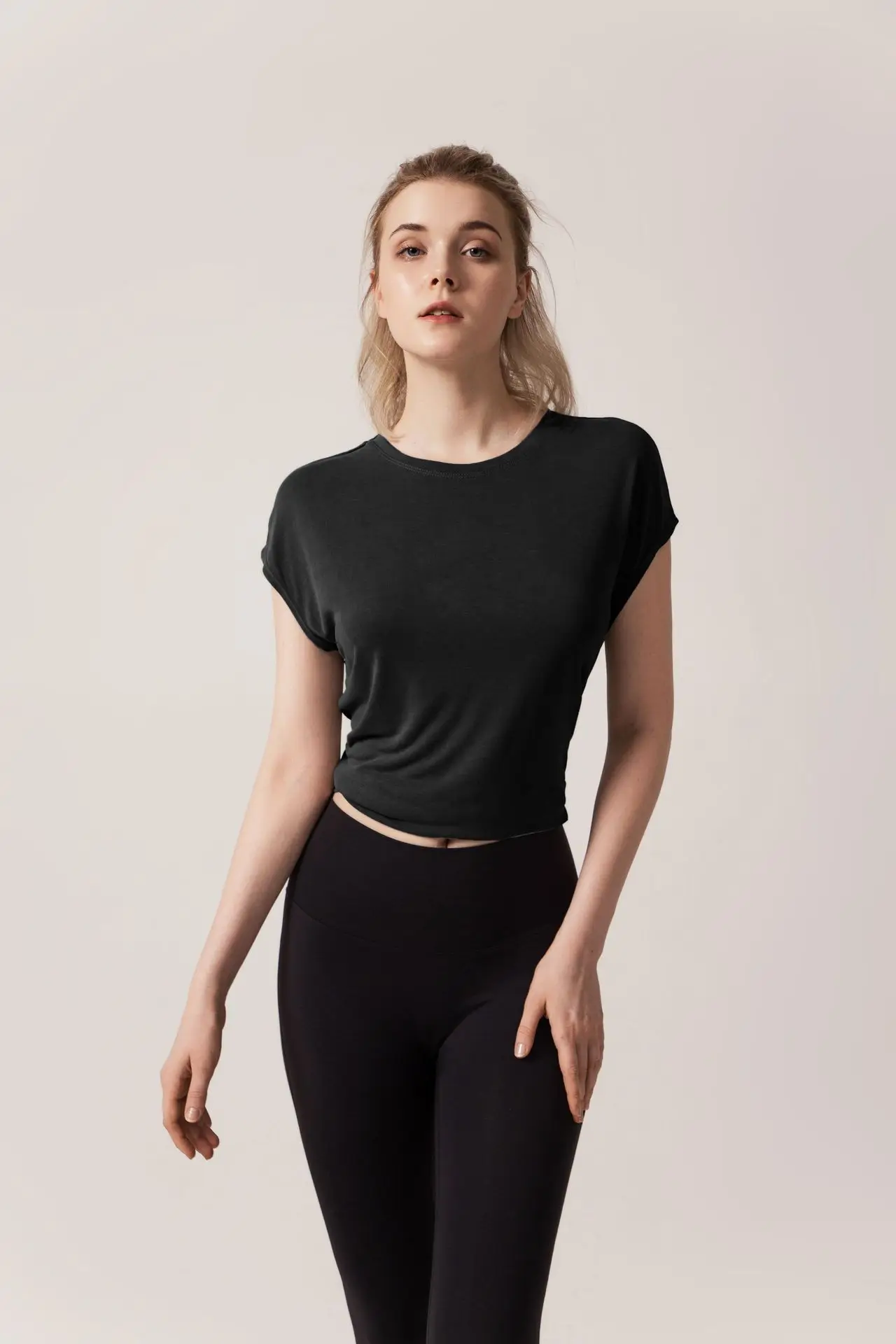 Women's Split Side Yoga Top Sexy Open Back Fitness T-shirt Loose Fit Workout Tee Running Sports Cover Gym Wear Woman Clothing