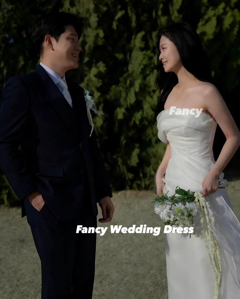 Ausgefallenes, elegantes, schulterfreies Etui-Korea-Hochzeitskleid für Fotoshootings, Organza, rückenfrei, Boden-Brautkleid, individuelles Brautkleid