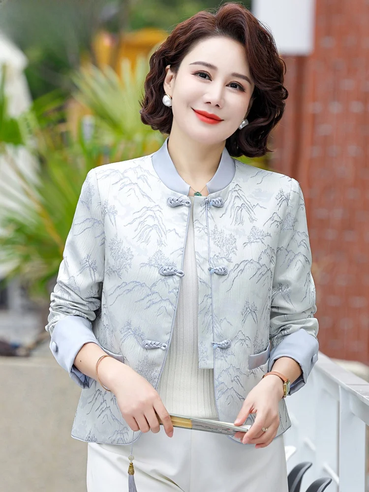 

Новая китайская верхняя одежда в стиле весенней моды для женщин среднего возраста: свободное короткое пальто с накладными карманами