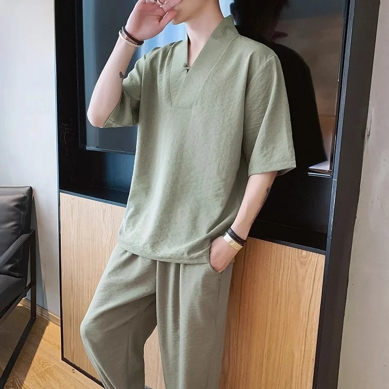 

Повседневный комплект из хлопка и льна: футболка с коротким рукавом и V-образным вырезом, мужская летняя одежда, новый стиль 2026 года, костюм для отдыха для молодежи