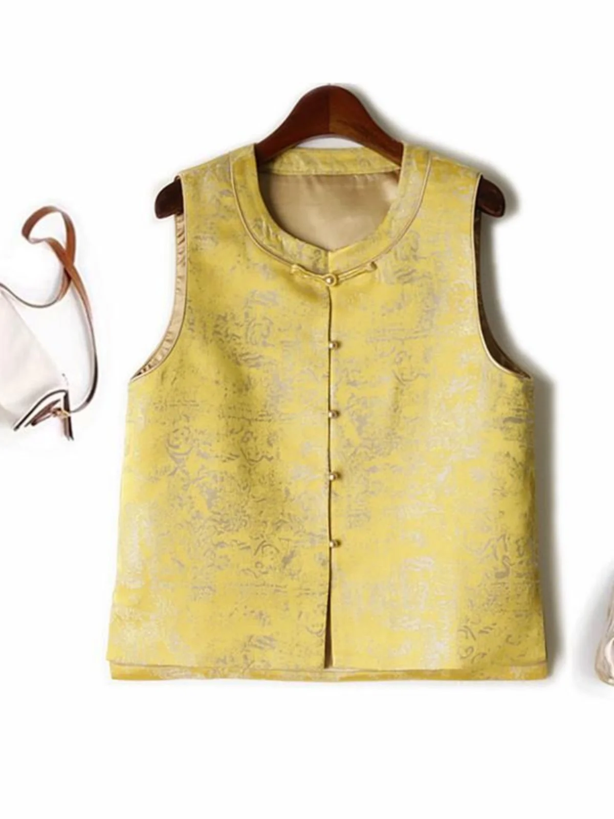 

New Chinese Sle Yellow Embroidered Vest round Ne Svel Single Button Spring 2025 Women's Top Jaet Outerwear