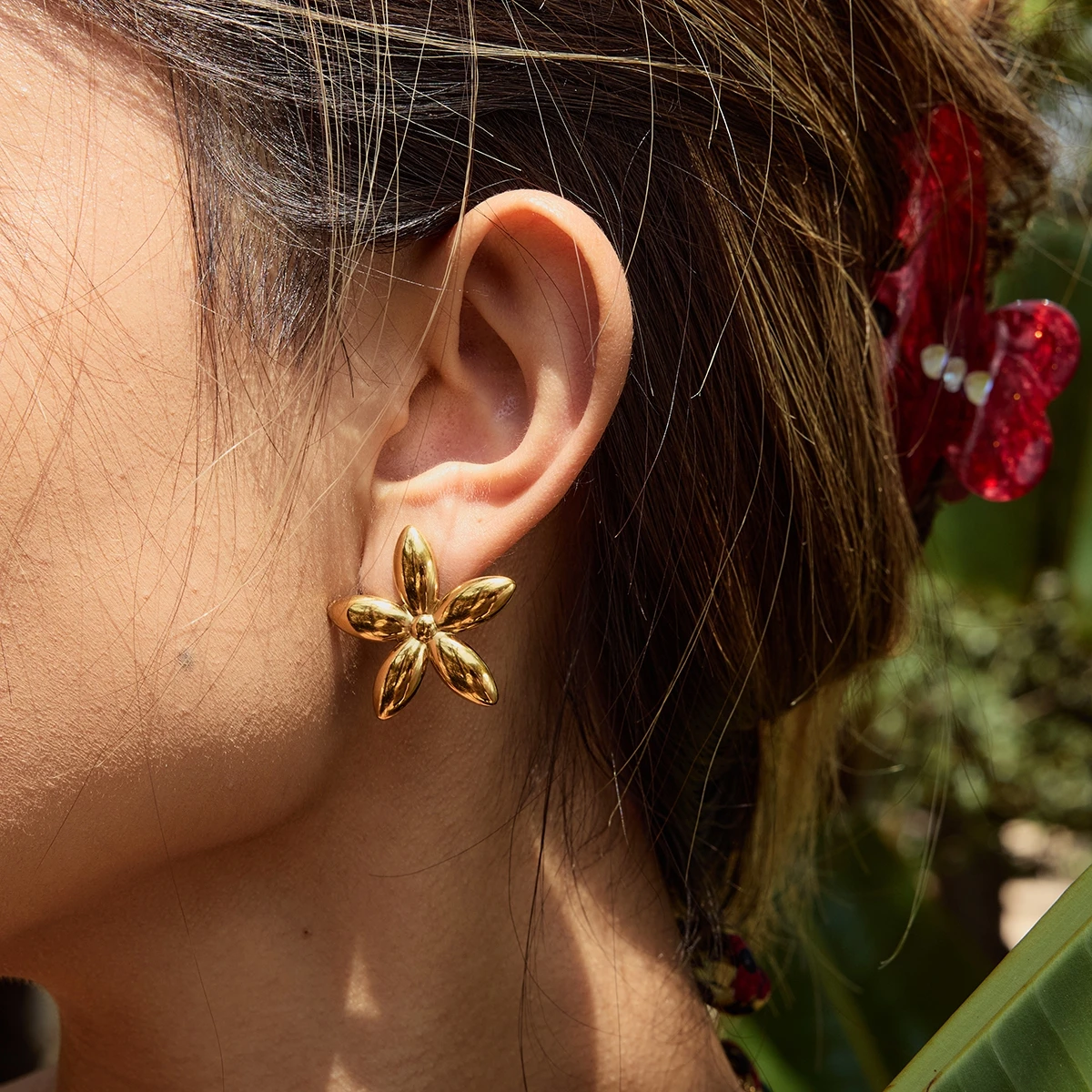 

AIKOER Fashion Smooth Flower Ear Studs 18K Gold Color Plated Stainless Steel 5-piece Flower Earrings Women's Jewelry