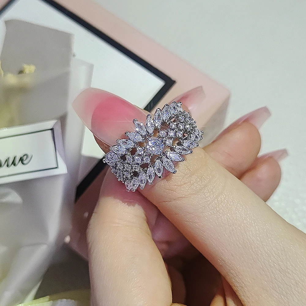 2023 New Luxury Flower Engagement Rings for Women Friends Anniversary Gift Jewelry Wholesale Free Shipping Items R7889