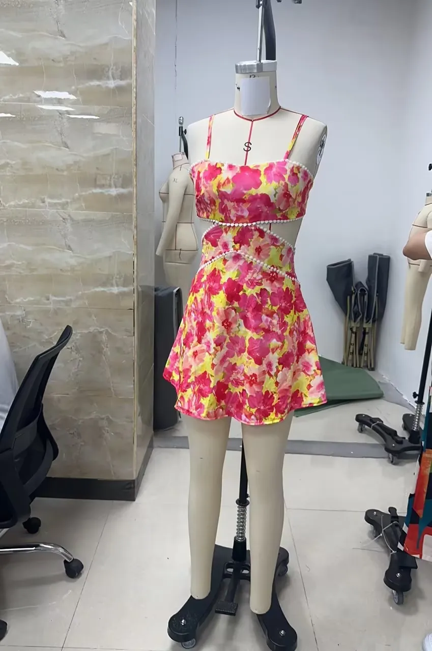 Abito estivo da donna Boho y2k Coquette Mini Cami senza maniche aperto sul retro con ritaglio floreale con cinturino per spaghetti Abito senza schienale cavo