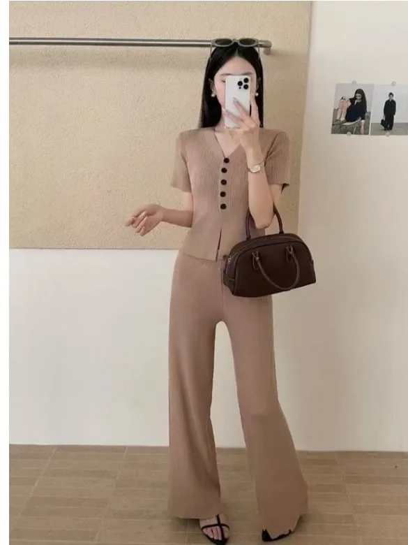 

Летний новый шикарный комплект: вязаный топ с разрезом и коротким рукавом, подчеркивающий талию, и свободные широкие брюки-палаццо для женщин