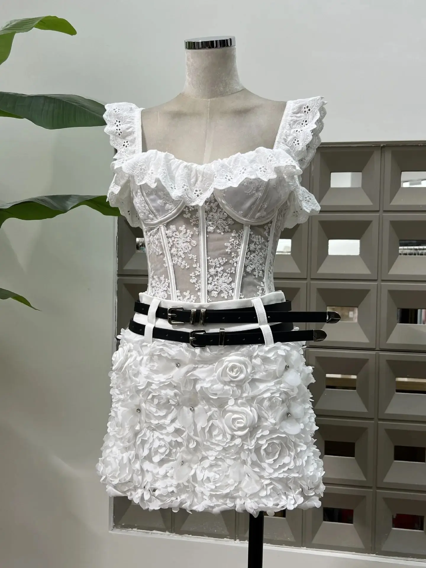 

Women's Two-Piece Vintage Embroidered Corset Lace Up Handmade 3D Flowers Sash Gothic Steampunk Costume Fashion Mini Skirt Set