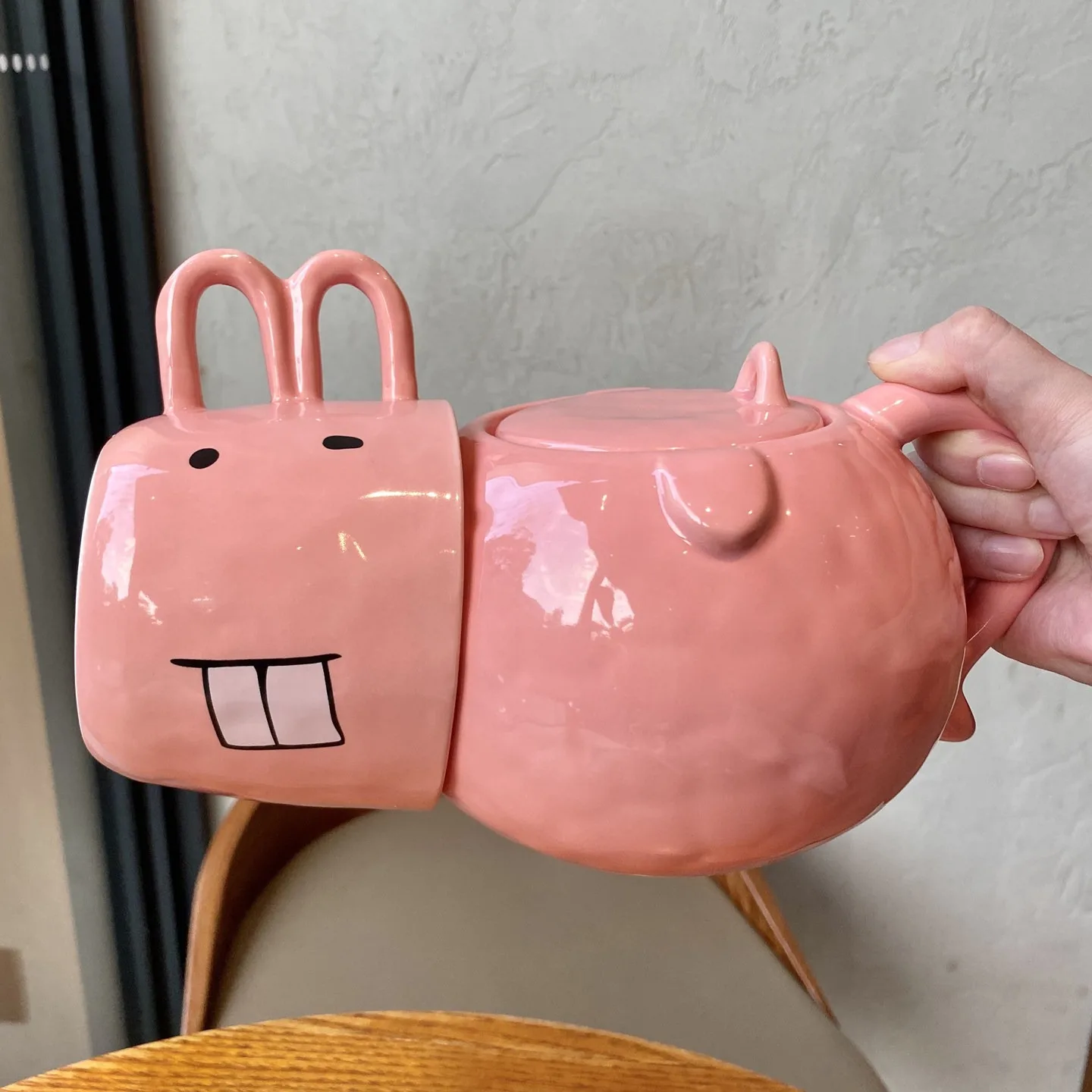 Creative Pig Ceramic Teapot with Funny Water Flow Spout, Large Capacity Milk Coffee Pot & Mug Set, Housewarming Gag Gift Idea
