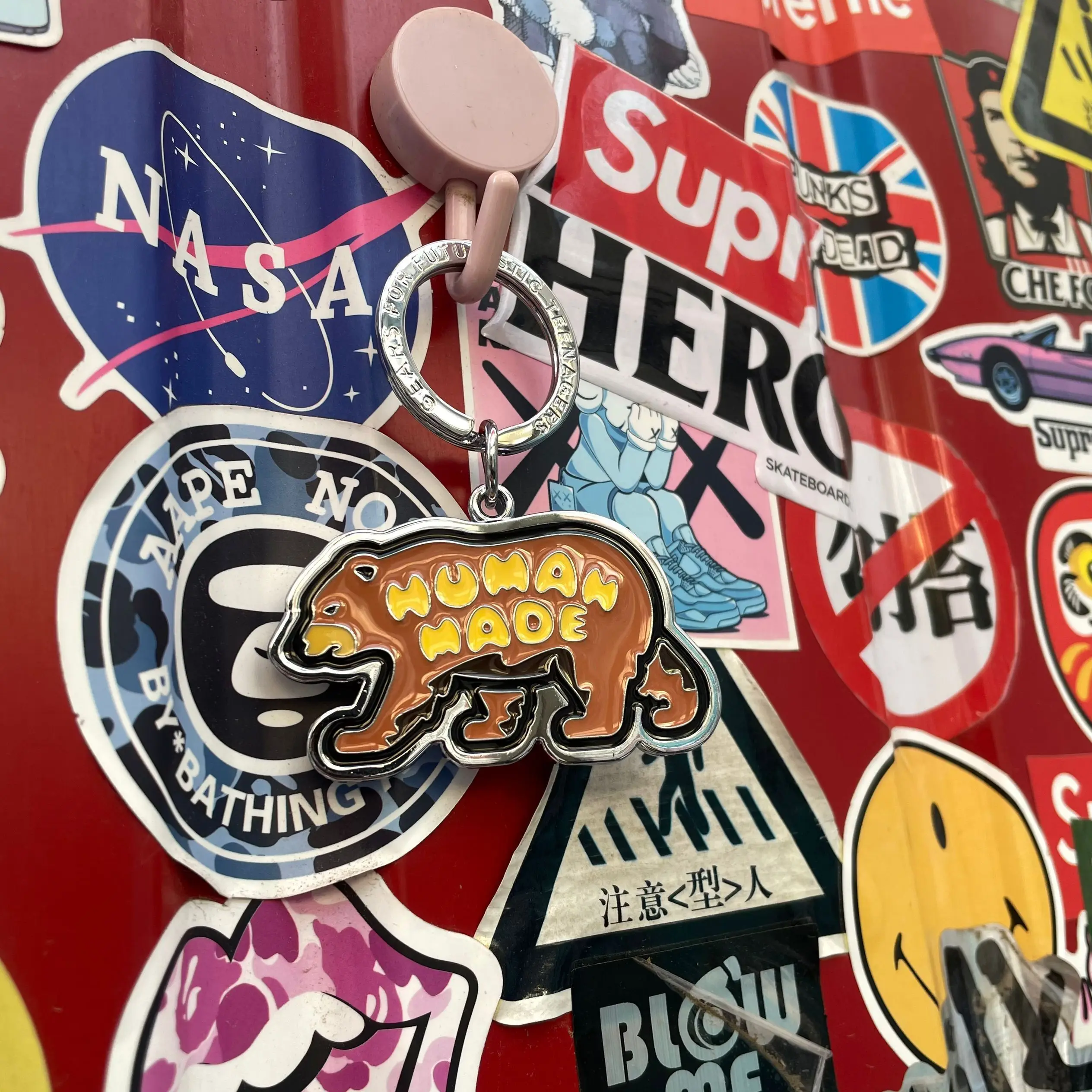 LLAVE colgante HUBAN MADE de marca de moda SAPPORO Hokkaido llavero de metal de oso pardo de edición limitada