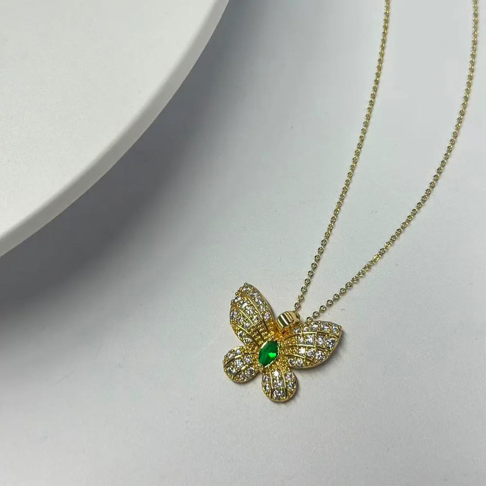 قلادة على شكل فراشة مجوفة، سلسلة ترقوة من الزركونيوم النحاسي المرصع بالزركونيوم للسيدات، مزاج عصري وبسيط