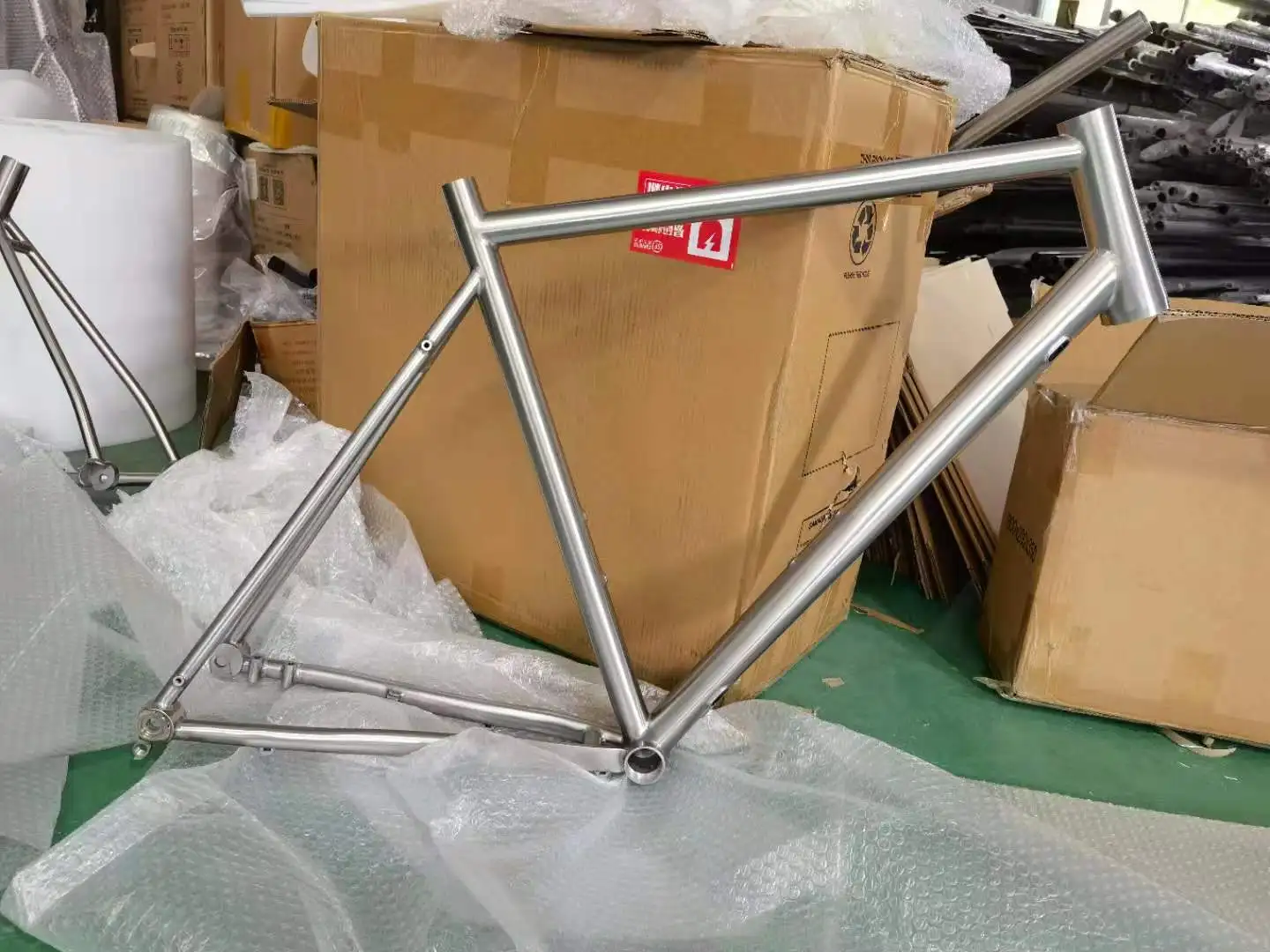 OEM/ODM Desain Tabung Oval 700C*45C Rangka Sepeda Balap Bangunan Paduan Titanium