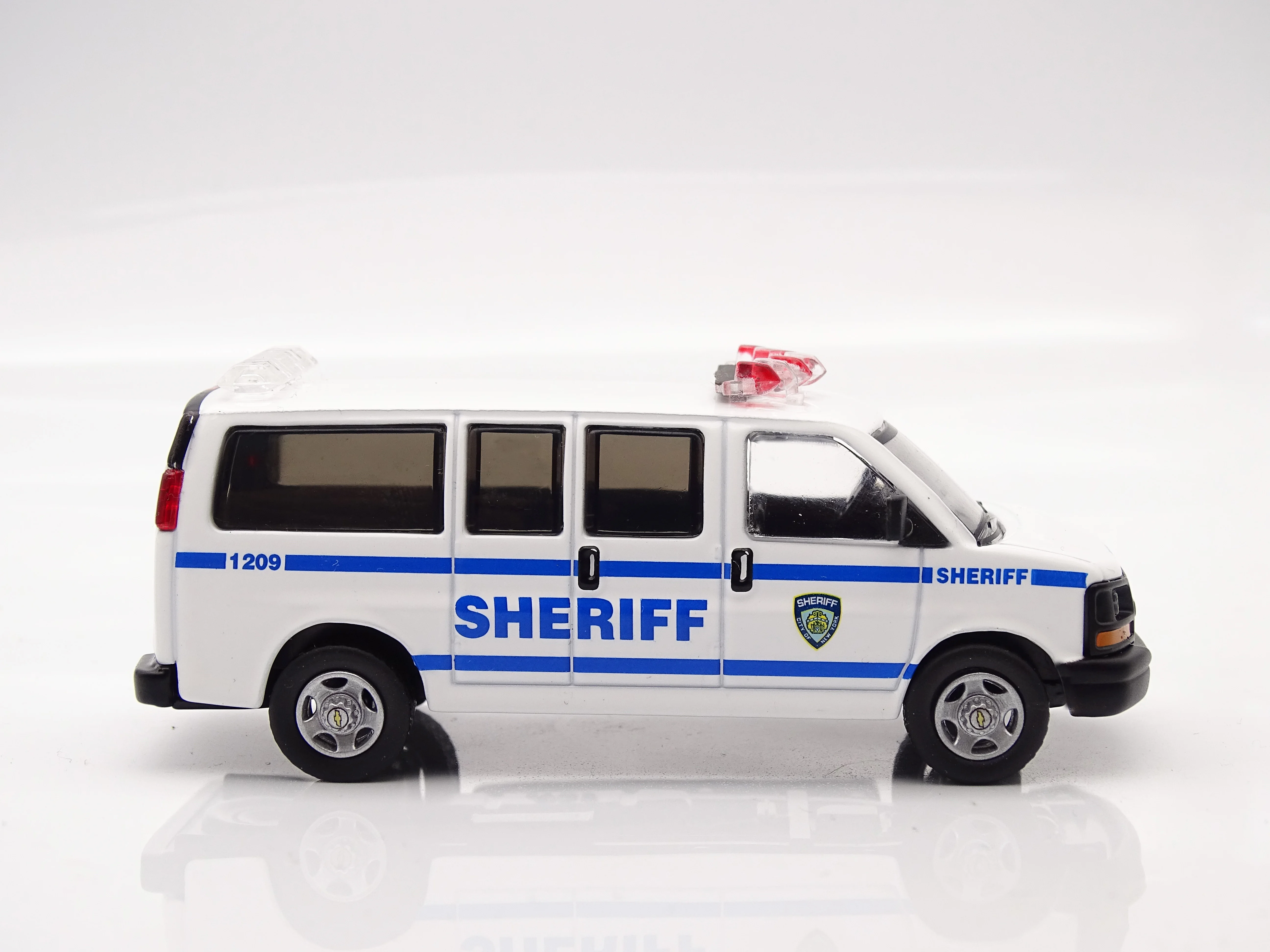 596 Model 1/64  Express VAN  New York sheriff's livery diecast car model gifts