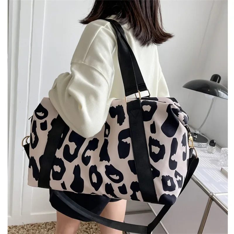 Bolsa deportiva con estampado de leopardo para hombre y mujer, bolso de mano de gran capacidad, resistente al agua, ideal para Yoga, natación,