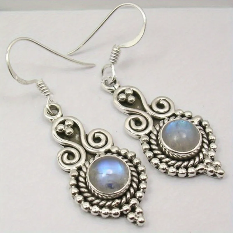 Vintage Silber Farbe Runde Intarsien Imitation Mondstein frauen Ohrringe Mode Metall Hand Geschnitzte Muster Baumeln Ohrringe Frau
