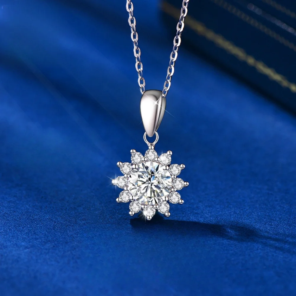 

Female Light Luxury 925 Silver Sunflower Moissanite Necklace Jewelry Chain Pendant