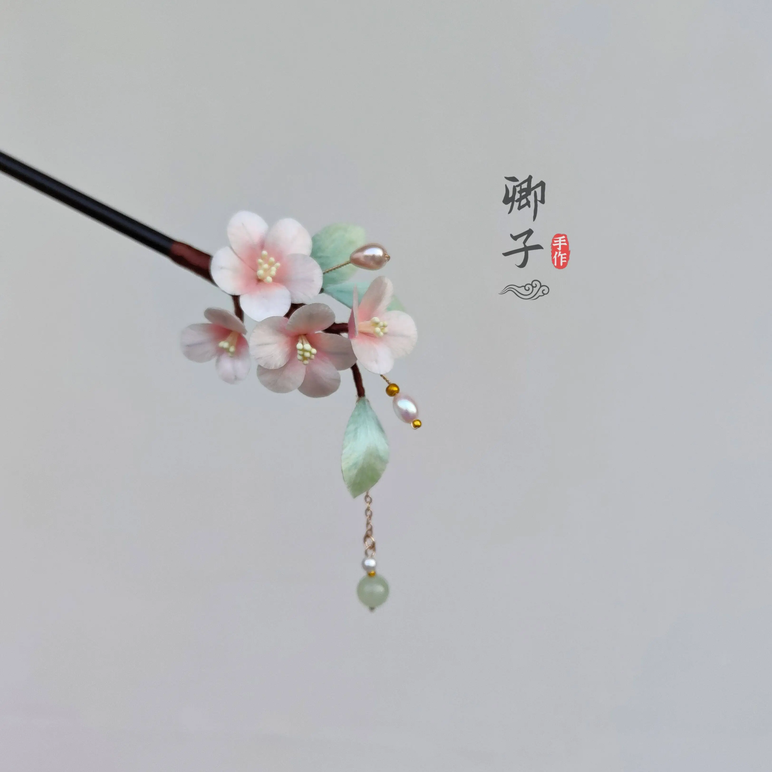 オリジナルデザインの漢服アクセサリー、古代風のピンク色の桃の花の飾り付きヘアピン、上品な普段使いのヘアアクセサリー。